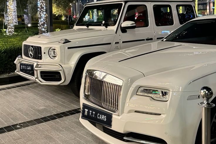 Mercedes G63 e Rolls Royce Cullinan